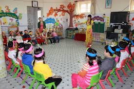 Bé học bài thơ mới 