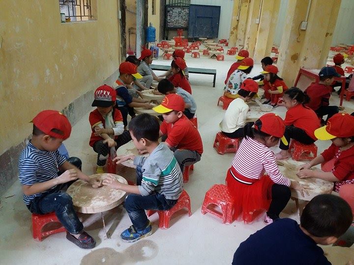Các bé trường mầm non Sao Mai Z176 tham quan Làng nghề truyền thống Bát Tràng, lò Bầu cổ Bát Tràng.