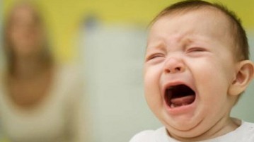  Trẻ khóc dỗ không nín cha mẹ nên làm sao? 