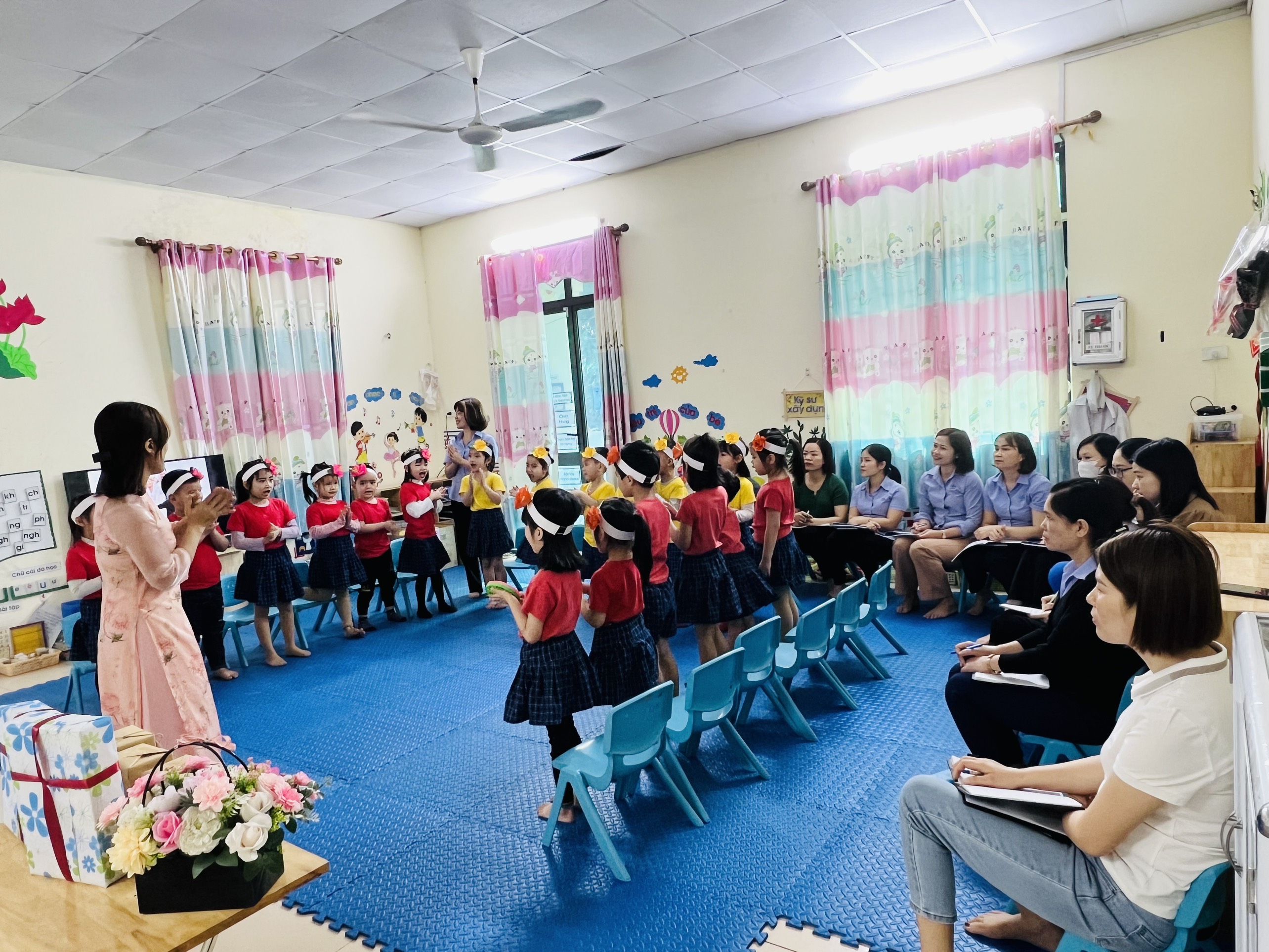 Trường Mầm non Sao Mai tổ chức kiến tập cho giáo viên toàn trường 